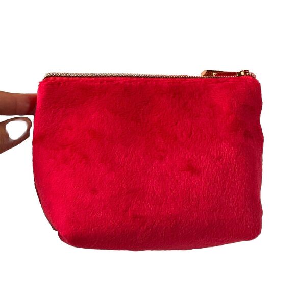 Juicy Couture Travel Red Cosmetic Set Includes 2 Bag & 1 Toiletry Bottle NWT - Picture 11 of 15